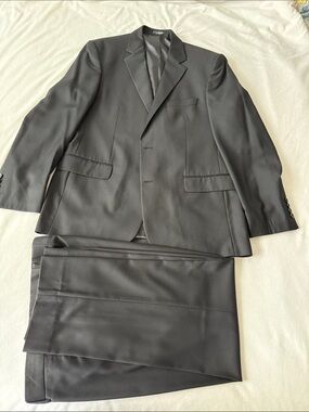 Moda Men's Black Two-Piece Suit Blazer and Trousers